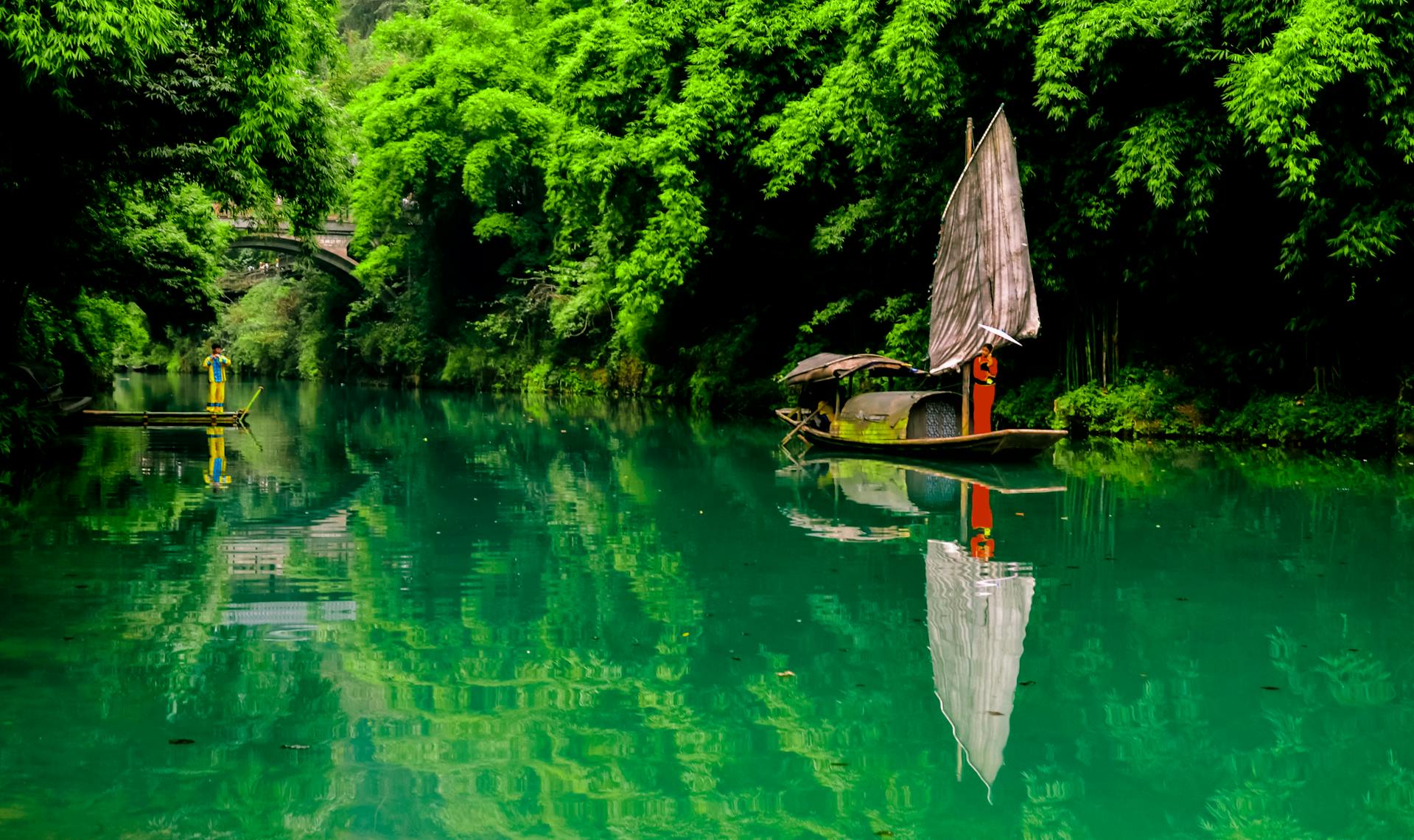 Experience Ang Thong’s culture with guided tours